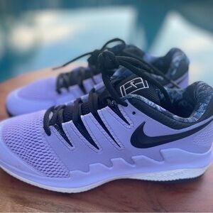 Nike Zoom Sneakers Shoes
AR8851-500 Purple Lace Up Size 7.5 women's or 6Y Youth
